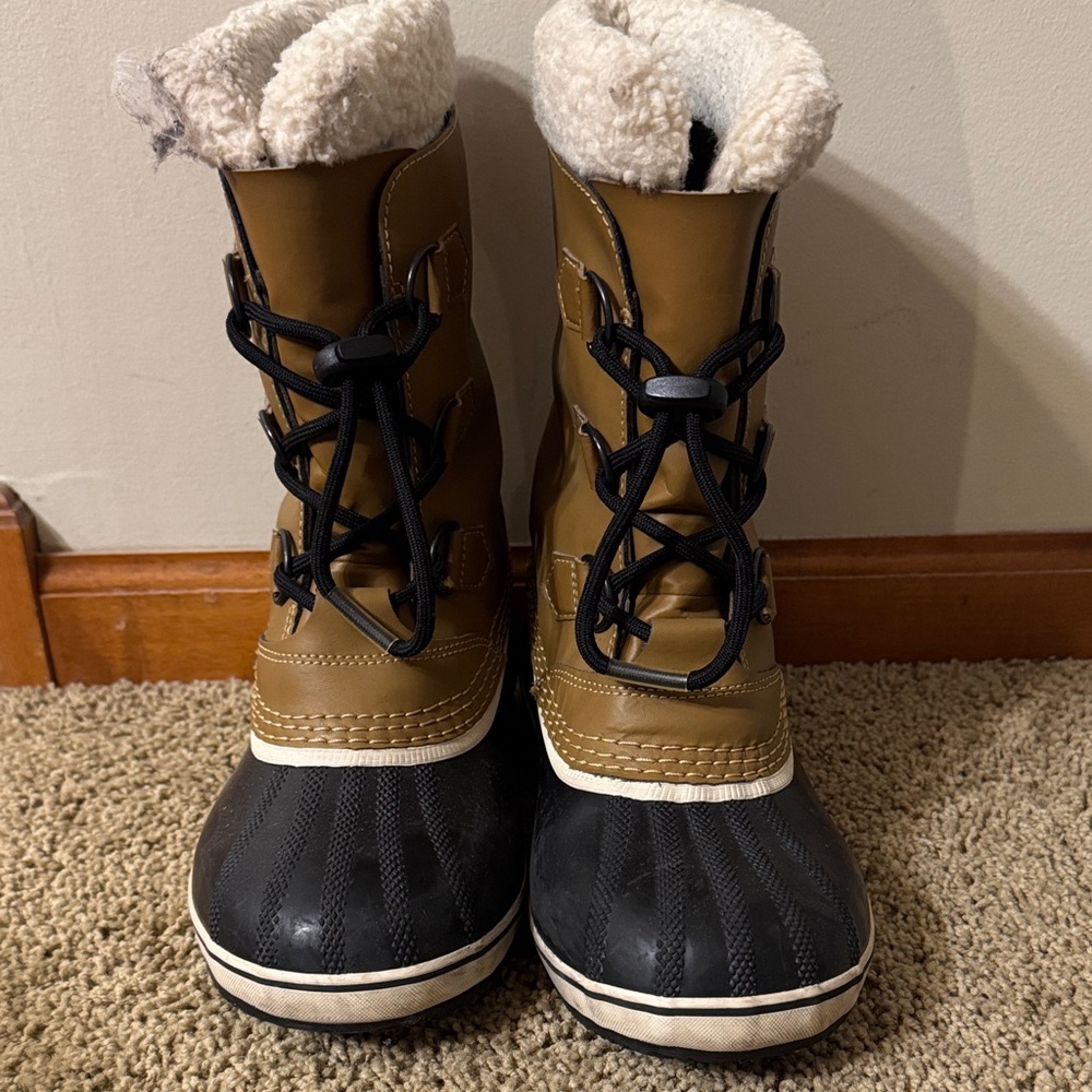 Sorel Tan and Black Women’s Snow Boots